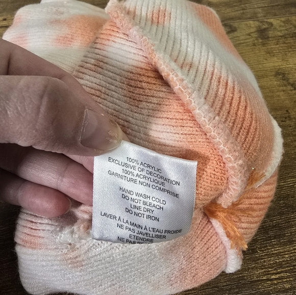 tie dye pom pom orange and white beanie with pumpkin cat patch one size - Picture 5 of 6